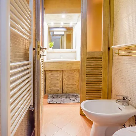 Guesthost - Fratti's House Ostuni