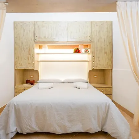 Guesthost - Fratti's House *
