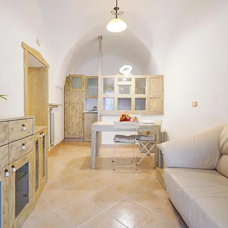 Guesthost - Fratti's House *