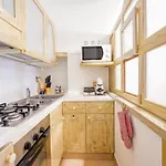 Guesthost - Fratti's House Apartamento *