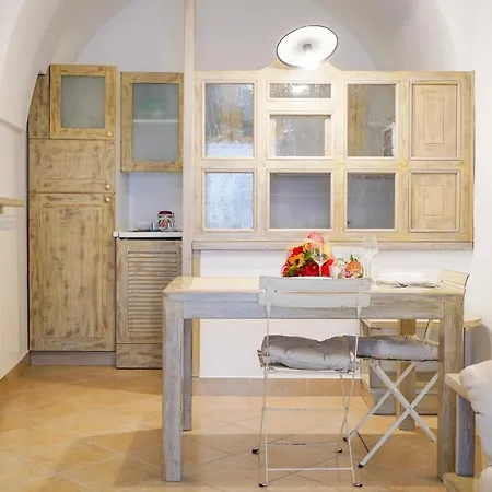 Guesthost - Fratti's House Apartment *