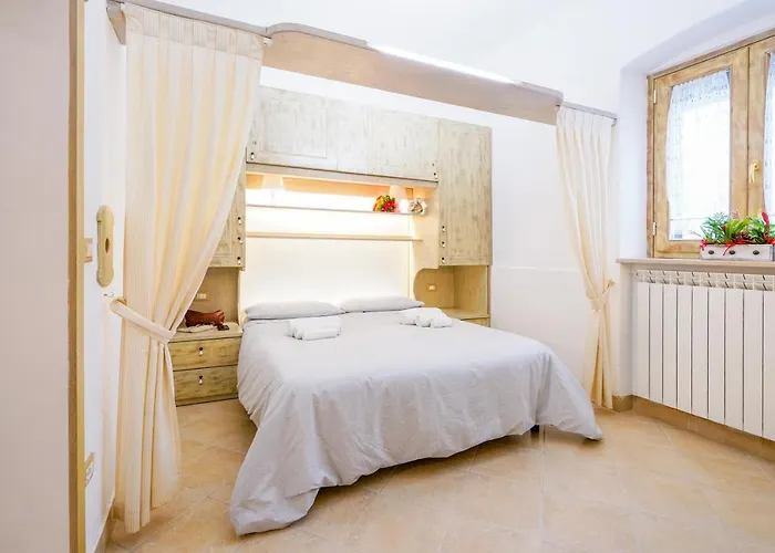 Guesthost - Fratti's House